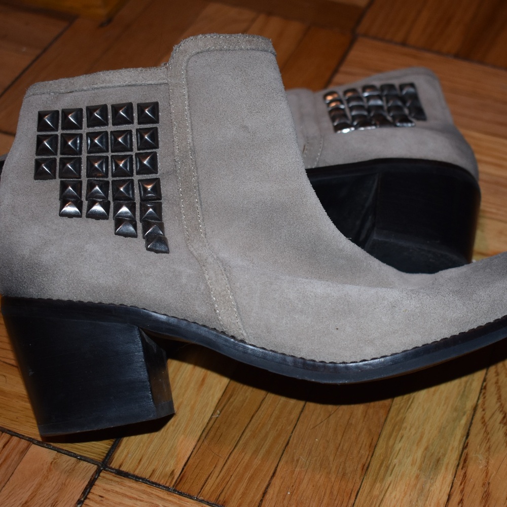 Tan suede Matisse "Studly" ankle boots